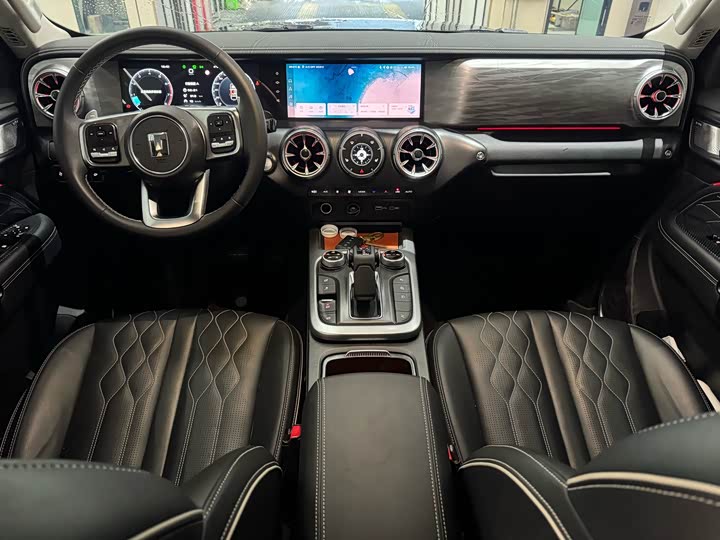 Фото 6 - Tank 300