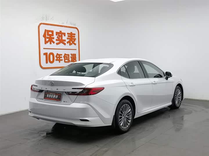 Фото 2 - Toyota Camry
