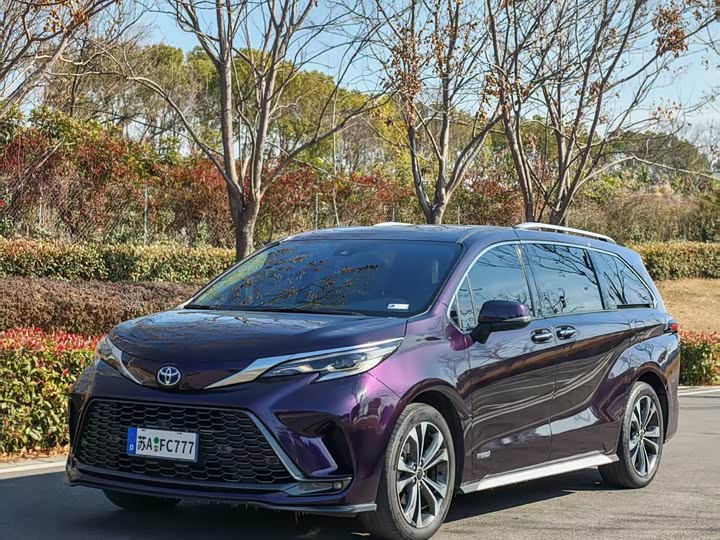 Фото 1 - Toyota Granvia