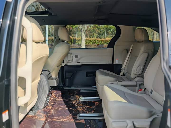 Фото 5 - Toyota Granvia