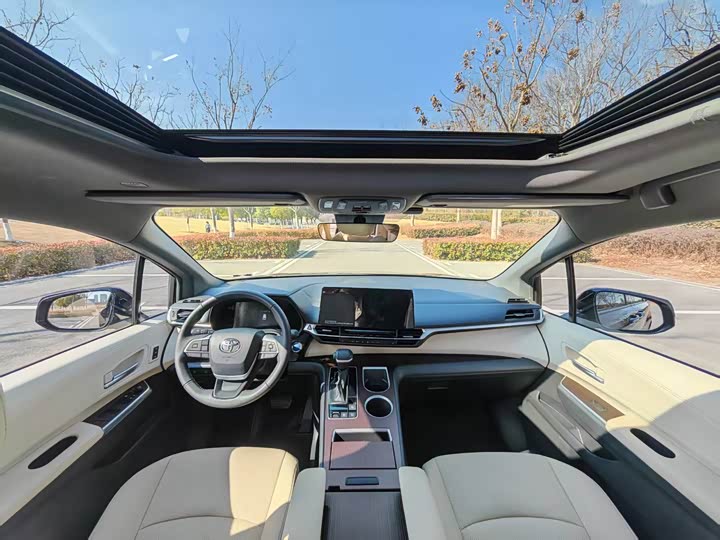 Фото 6 - Toyota Granvia