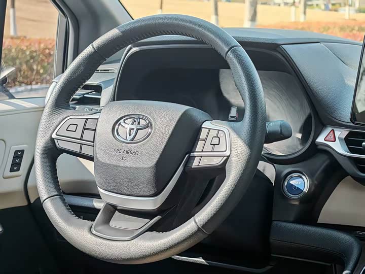 Фото 8 - Toyota Granvia