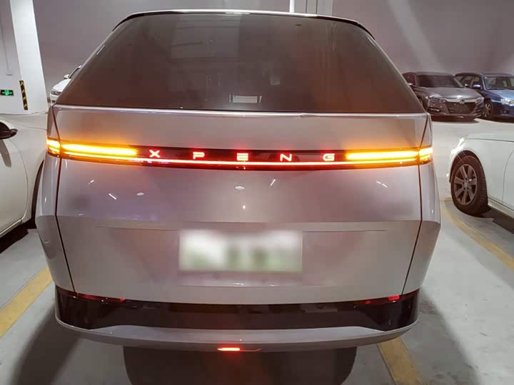 Фото 6 - XPeng X9