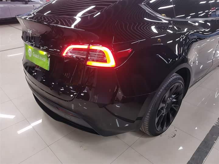 Фото 8 - Tesla Model Y