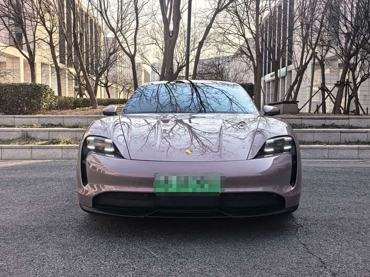 Фото 2 - Porsche Taycan