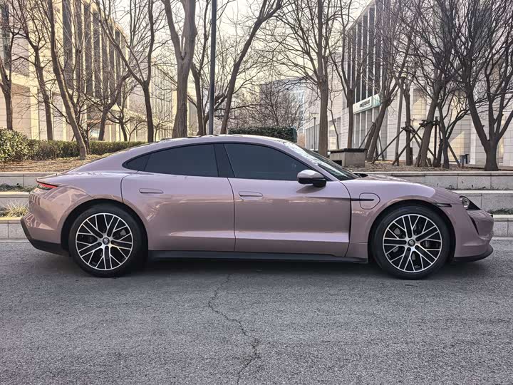 Фото 3 - Porsche Taycan