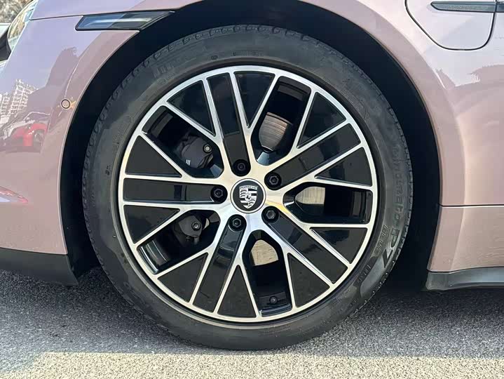 Фото 4 - Porsche Taycan