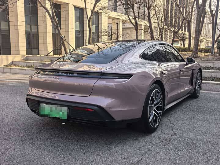 Фото 7 - Porsche Taycan