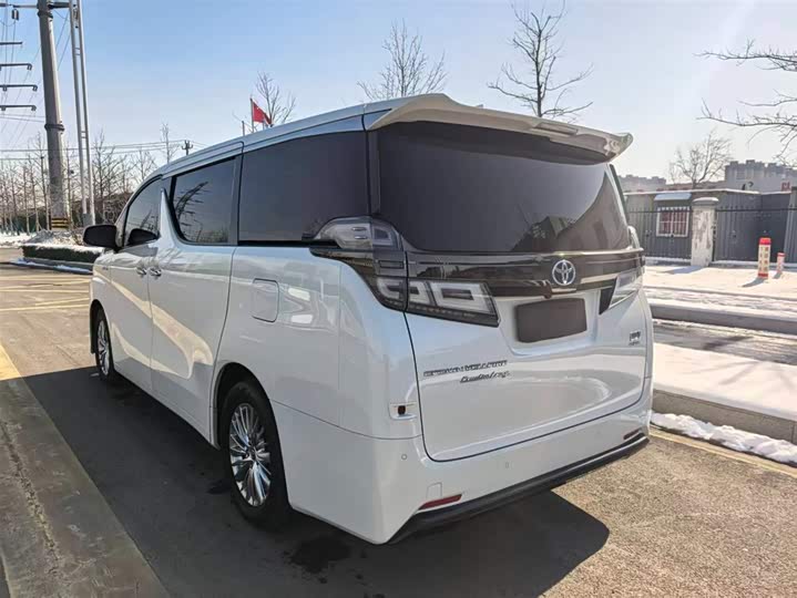 Фото 4 - Toyota Vellfire