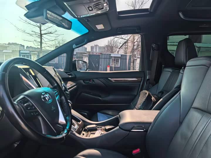 Фото 7 - Toyota Vellfire