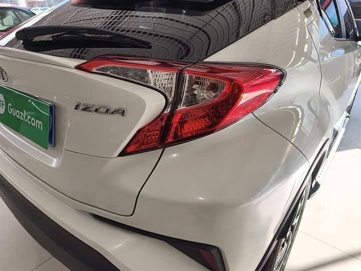 Фото 8 - Toyota Izoa