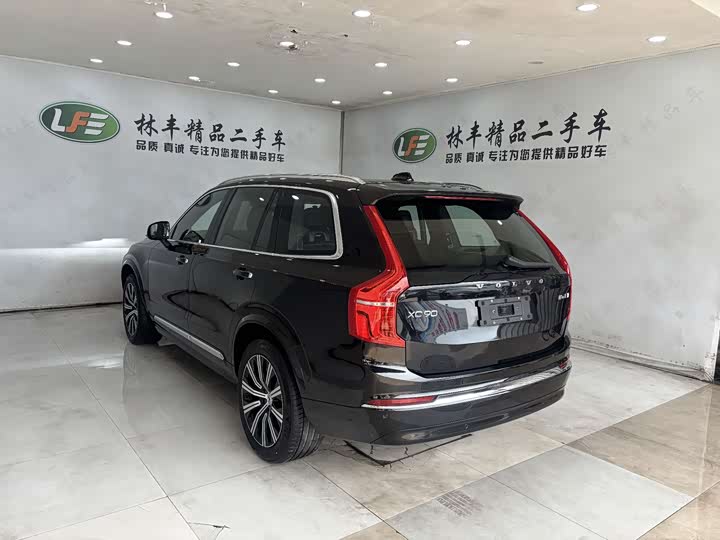Фото 7 - Volvo XC90