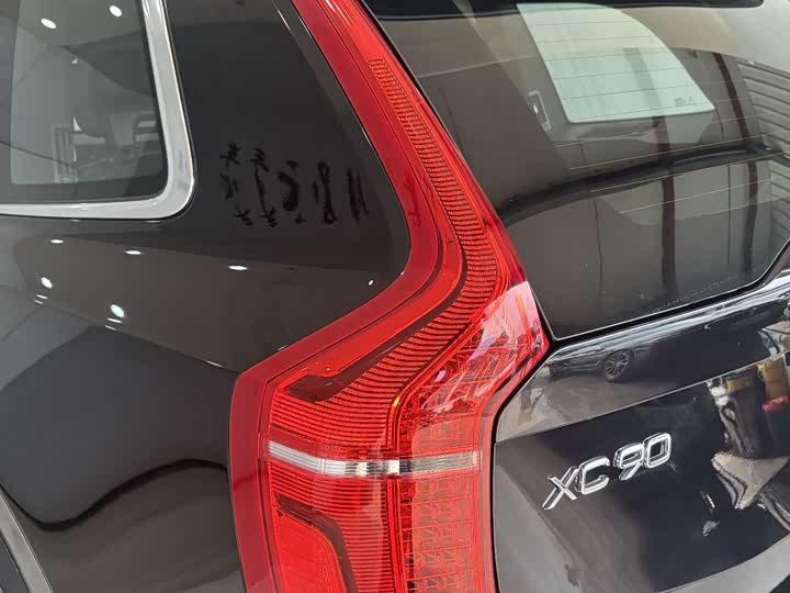 Фото 9 - Volvo XC90