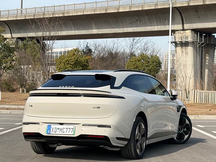Фото 4 - Zeekr 007 GT
