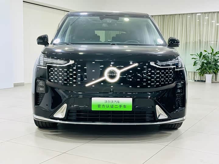 Фото 2 - Volvo EM90