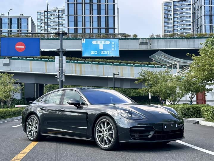 Фото 3 - Porsche Panamera