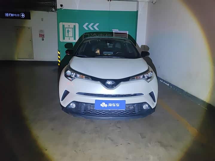 Фото 2 - Toyota C-HR