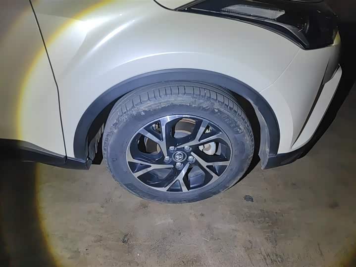 Фото 6 - Toyota C-HR