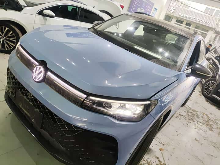 Фото 2 - Volkswagen Tiguan L Pro