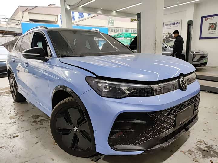 Фото 3 - Volkswagen Tiguan L Pro