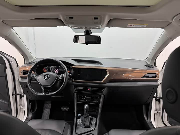 Фото 5 - Volkswagen Tharu