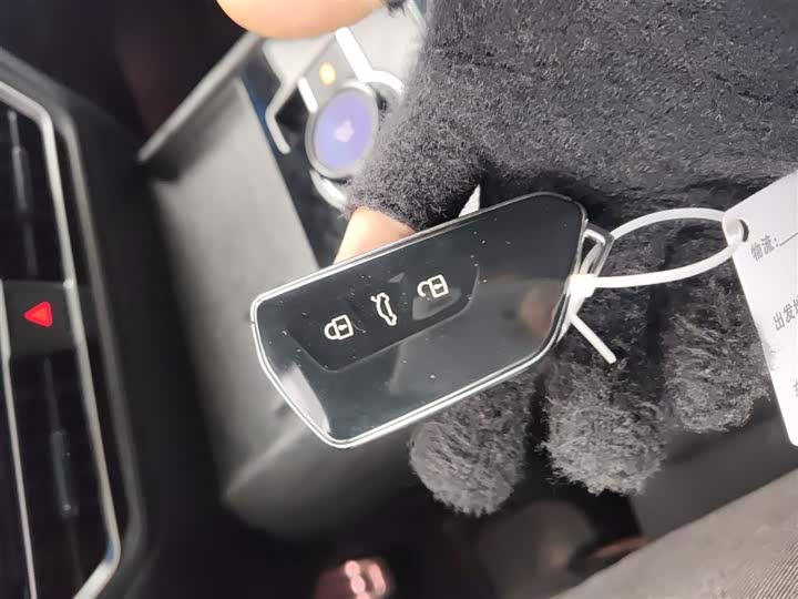 Фото 9 - Volkswagen Tiguan L Pro