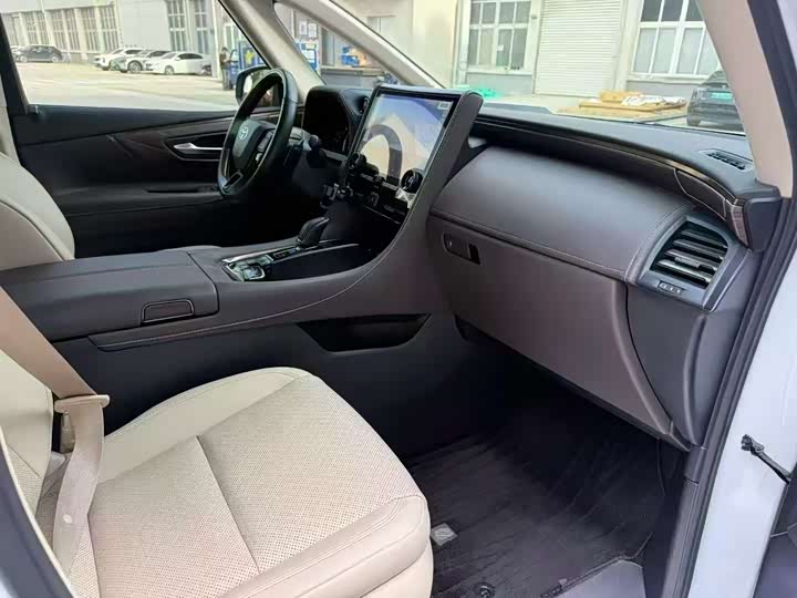 Фото 9 - Toyota Alphard