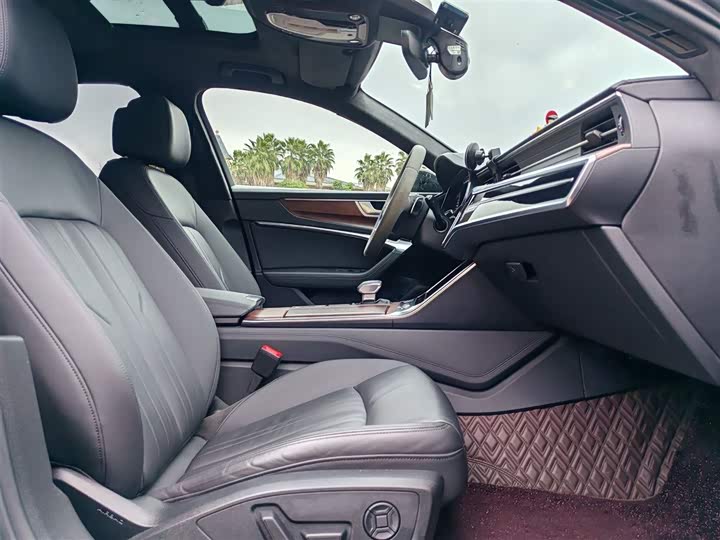 Фото 9 - Audi A6