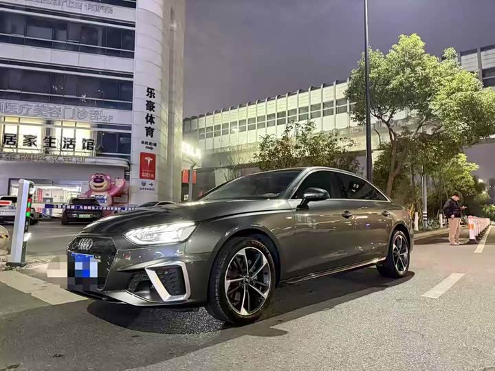 Фото 2 - Audi A4L