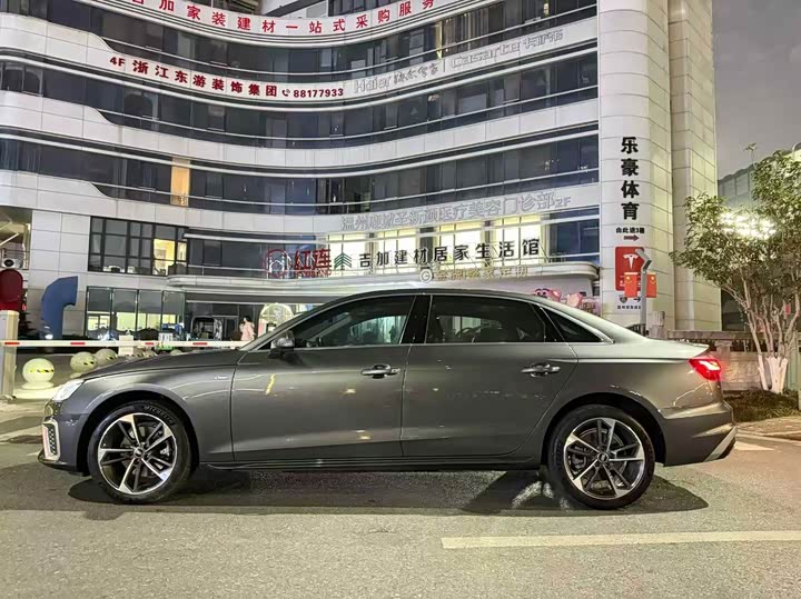 Фото 3 - Audi A4L