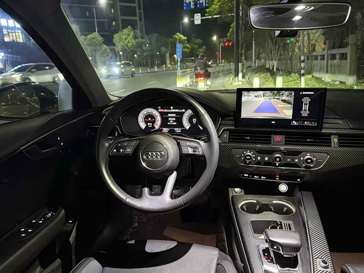 Фото 5 - Audi A4L