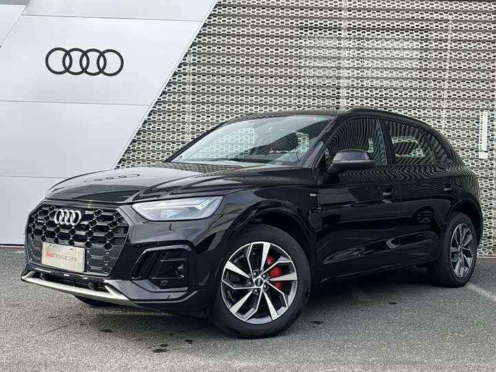 Фото 1 - Audi Q5L
