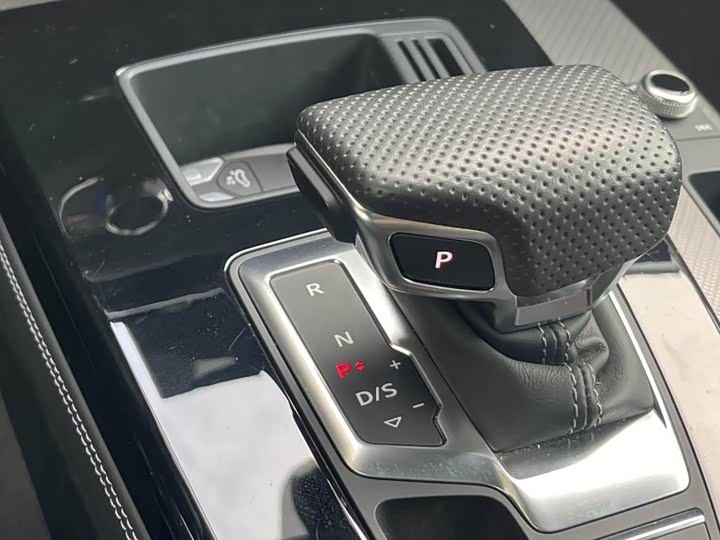 Фото 9 - Audi Q5L