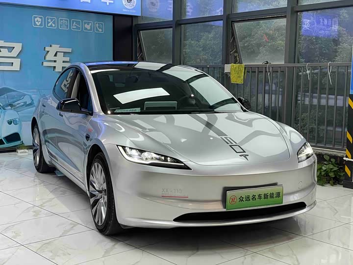 Фото 3 - Tesla Model 3