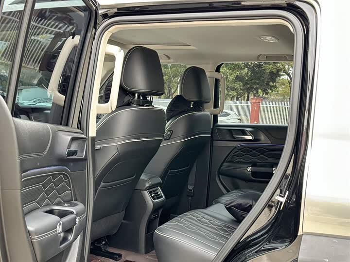 Фото 4 - Tank 300