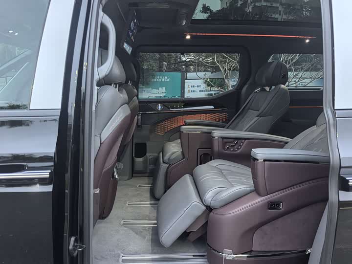 Фото 8 - Zeekr 009