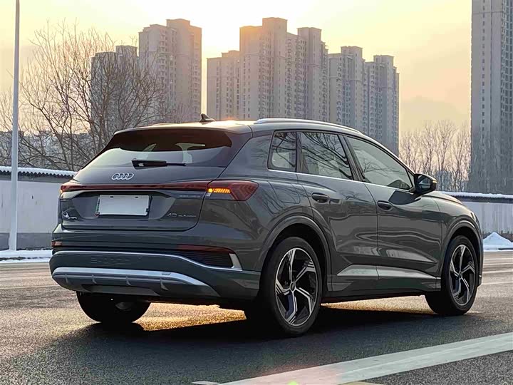 Фото 4 - Audi Q4 e-tron