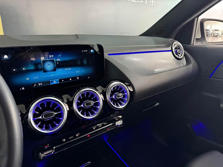 Фото 9 - Mercedes-Benz GLA-Class