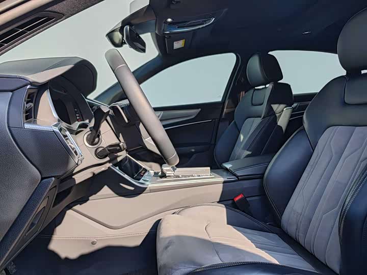 Фото 8 - Audi A6L