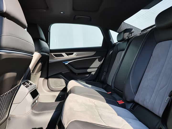 Фото 9 - Audi A6L