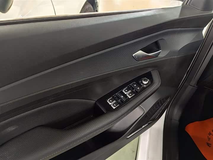 Фото 7 - Geely Binrui