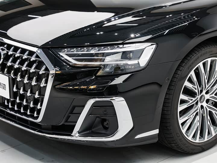 Фото 8 - Audi A8