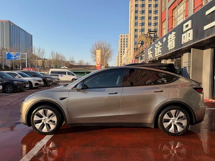 Фото 3 - Tesla Model Y