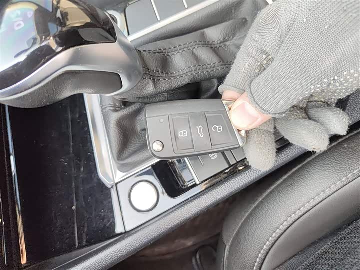 Фото 9 - Volkswagen Sagitar L