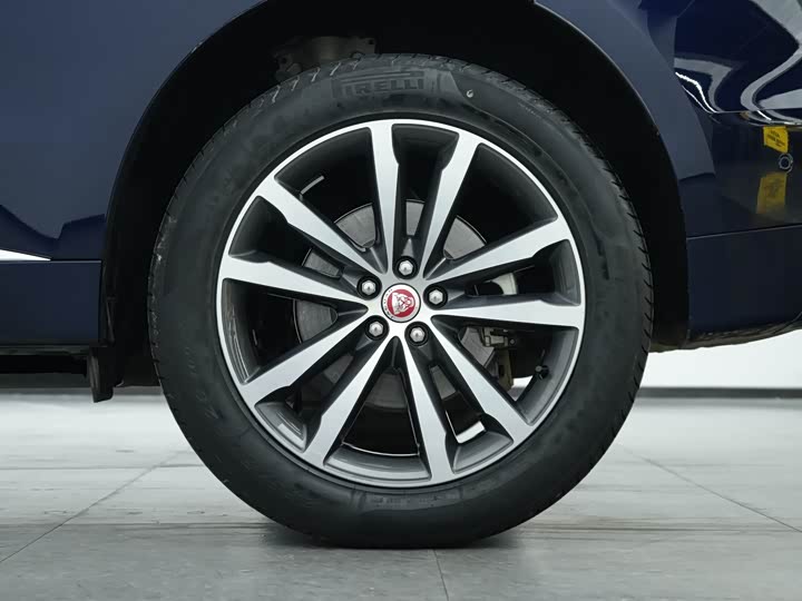 Фото 9 - Jaguar F-Pace