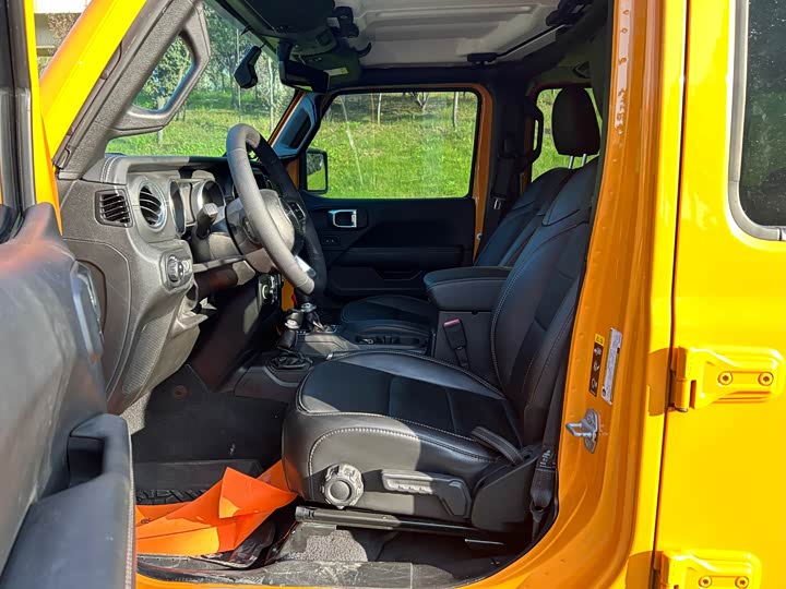 Фото 4 - Jeep Wrangler