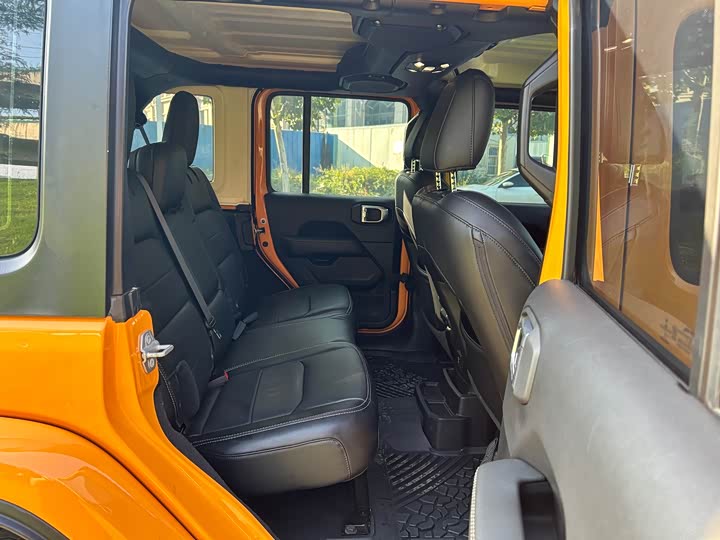 Фото 9 - Jeep Wrangler