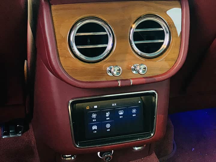 Фото 8 - Bentley Bentayga