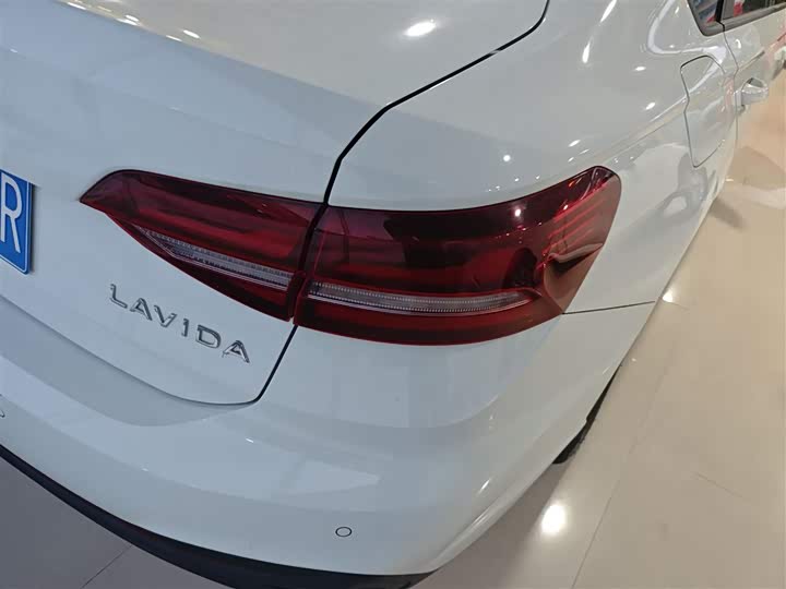 Фото 8 - Volkswagen Lavida
