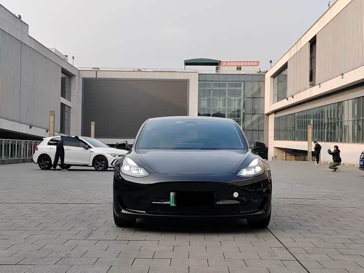 Фото 2 - Tesla Model 3